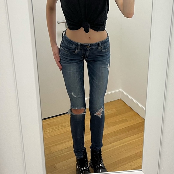 American eagle distressed skinny jeans. Size 24 and “super super stretch - Picture 1 of 3